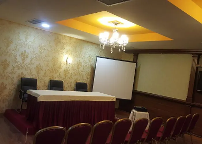 Hotel Austria 4* Tirana